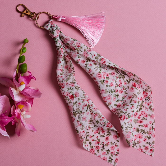 The Concept Factory Llavero Pañuelo Floreado Pour Elle Pañuelo Poliéster Colores Surtidos Rosa Naranja Verde