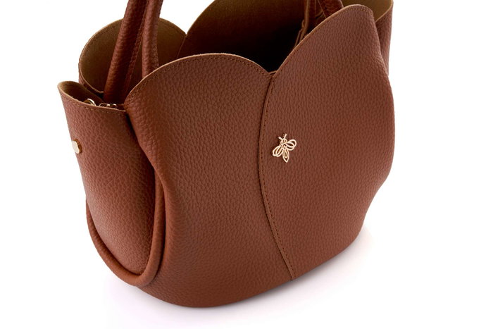 Lucky Bees Bolsa de Hombro Color Tan Cuero de Polivinilo