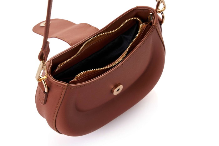 Adira Bolsa de Hombro Tan Cuero de Polivinilo Elegante y Duradera para Mujer