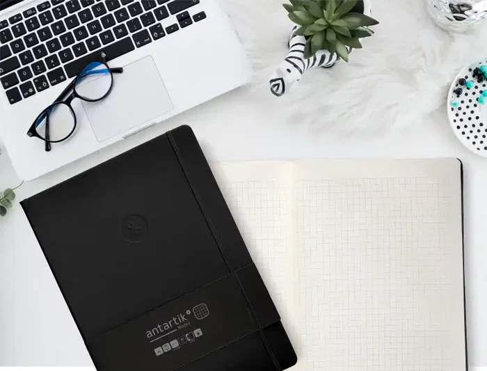 Antartik Cuaderno A4 Tapa Dura Hojas Cuadriculadas Negro 100 Hojas 80gr Gomilla FSC Antartik Cuaderno A4 Tapa Dura Hojas Cuadriculadas Negro 100 Hojas 80gr Gomilla FSC