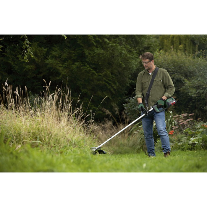 Bosch AdvancedGrassCut 36V-33 Recortadora de césped con batería de 2 Ah y corte de 33 cm