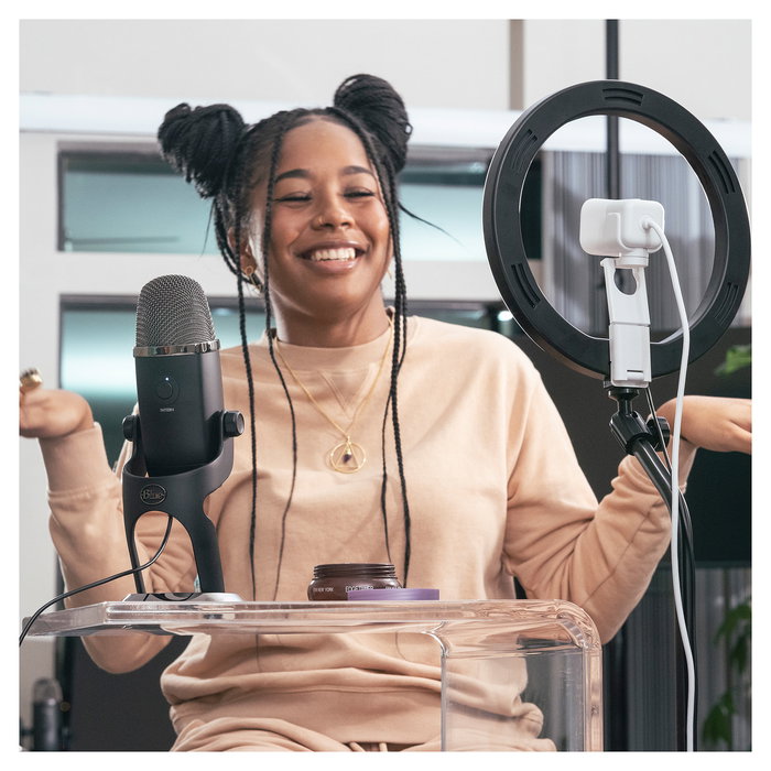 Logitech 960-001297 StreamCam - Webcam Full HD 1080p 60fps, Grabación 4K, Doble Micrófono, USB-C, para Streaming y Videollamadas - Blanca