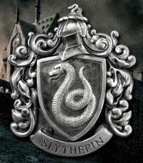 The Noble Collection Escudo Harry Potter Casa Slytherin Emblema Resina Pared 20x28 cm Películas Oficial