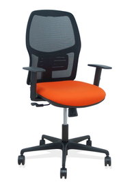 PIQUERAS Y CRESPO Silla Alfera con mecanismo sincro, respaldo de malla negra y asiento naranja oscuro
