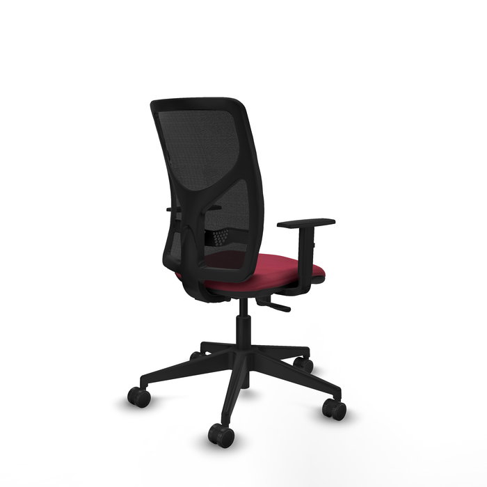 Silla de oficina Motilla con mecanismo Sincro tapizada con Tela color Granate y malla color negra. Equipada con lumbar 1D, Brazos 1D y Ruedas 65mm nailon