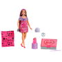 Barbie JFY67 Muñeca Barbie Party Unboxed GRWM Rosa con 10 Sorpresas para Desempaquetar, Regalos y Mascota