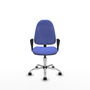 Silla de oficina Algarra con mecanismo Contacto permanente básico tapizada con Tela color Azul claro. Equipada con Base cromada, Brazos fijos y Ruedas de nailon 50 mm