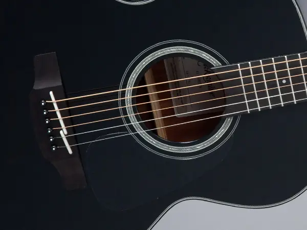 Takamine GN30-BLK Guitarra Acústica con Cuerpo NEX y Tapa de Abeto Macizo Takamine GN30-BLK Guitarra Acústica con Cuerpo NEX y Tapa de Abeto Macizo
