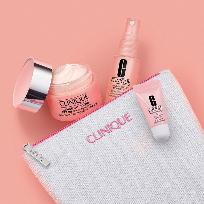 Clinique Moisture Surge SPF25 Crema Facial Hidratante Ligera Estuche de 4 Piezas - 50 ml + Spray 30 ml + Bálsamo 7 ml + Neceser