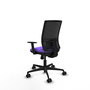 Silla de oficina Yunquera con mecanismo Sincro tapizada con Tela color Lila y malla color Negro. Equipada con lumbar 1D, Brazos 1D y Ruedas 65mm nailon