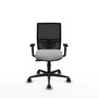 Silla de oficina Yunquera con mecanismo Sincro tapizada con Tela color Gris claro y malla color Negro. Equipada con lumbar 1D, Brazos 1D y Ruedas 65mm nailon