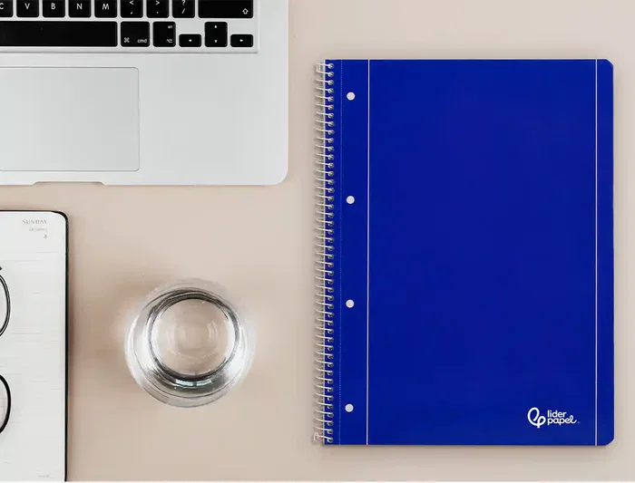 Liderpapel Cuaderno Espiral A4 Micro Serie Azul Tapa Blanda 80 Hojas Liso con Margen 4 Taladros Azul 80gr