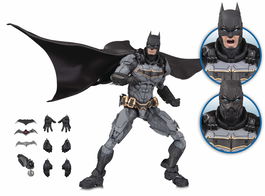 Diamond Collection Figura DC Comics Batman Colección DC Prime PVC 23 cm 23 Puntos de Articulación Múltiples Accesorios y Cabezas Intercambiables Diseñado por Riccardo Federici