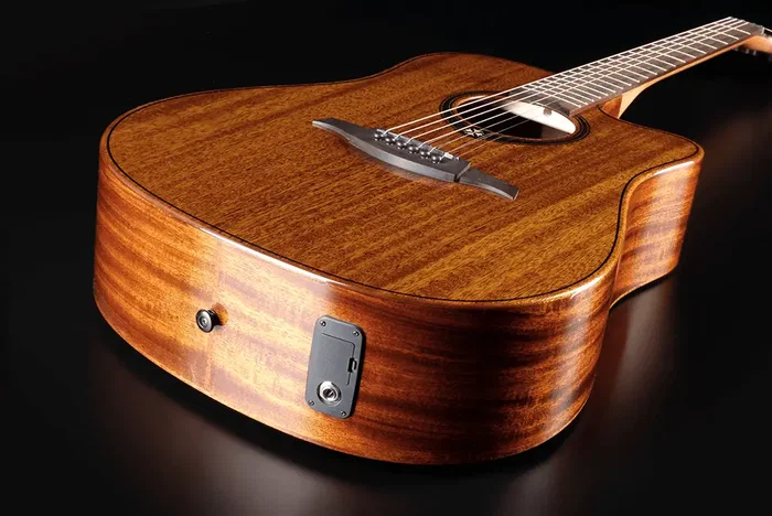 LAG Guitarra Acústica Dreadnought Cutaway A/E Tramontane 98 - Tapa de Caoba Maciza con Electrónica Stage LAG