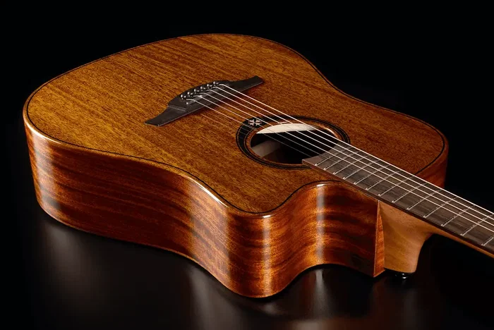 LAG Guitarra Acústica Dreadnought Cutaway A/E Tramontane 98 - Tapa de Caoba Maciza con Electrónica Stage LAG