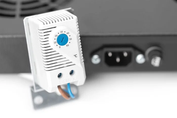 Digitus DN-19 FAN-4-HO-SW Panel Ciego de Relleno para Rack 19" con Ventilación y 4 Ventiladores, Incluye Termostato e Interruptor ON/OFF, 2U, Color Negro