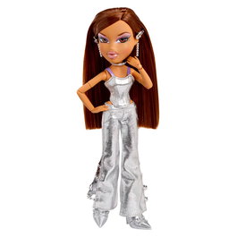 MGA Muñeca Bratz Styilin' Charmz - Yasmin 599340, con ropa de tela brillante, piel sintética, lentejuelas y charm 25 Aniversario, para +6 años