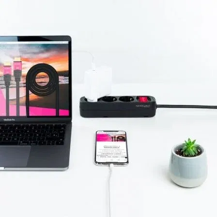 Nano Cable Regleta con Interruptor 10.38.0003-BK, 3 Tomas de Corriente, Cable 1.4m, Negra Nano Cable Regleta con Interruptor 10.38.0003-BK, 3 Tomas de Corriente, Cable 1.4m, Negra