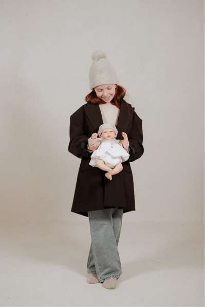 Muñecas Arias Muñeca Reborn bebé Noa, 40 cm, color beige, incluye manta de invierno, juguete para niñas a partir de 3 años