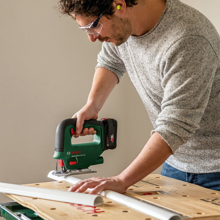 Bosch UniversalSaw 18V-100 Baretool