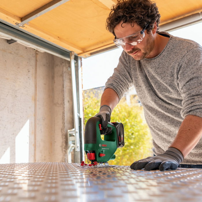Bosch UniversalSaw 18V-100 Baretool
