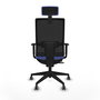 Silla de oficina Horna con mecanismo Sincro/Traslack tapizada con Tela color Azul claro y malla color Negro. Equipada con lumbar 1D, Brazos 1D, Cabecero 2D y Ruedas 65 mm parqué