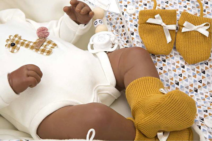 Muñecas Arias Muñeca Reborn 45 cm Rafael con Saco Portabebé Español