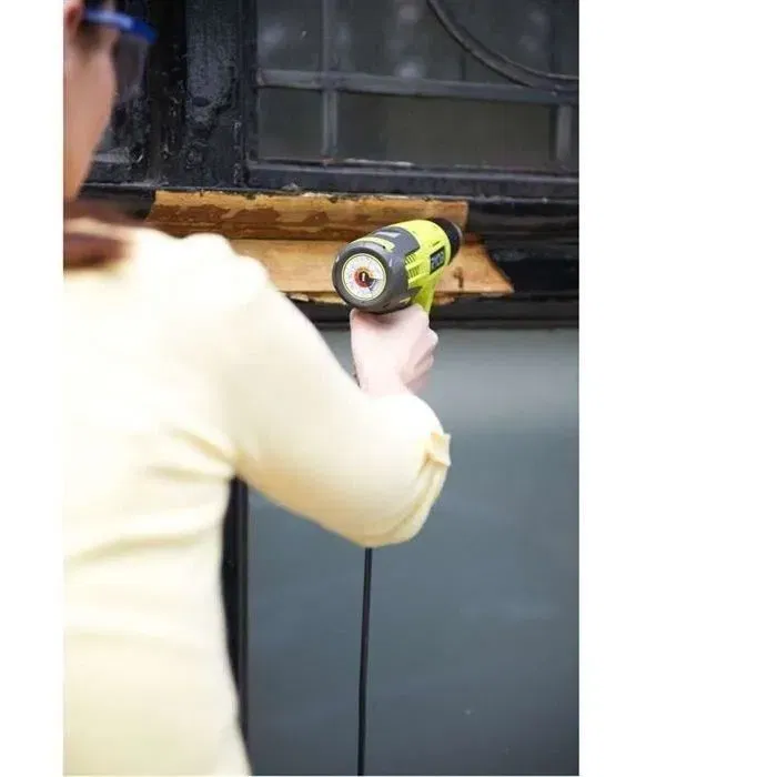 Ryobi Pistola de Calor 2000W con Pantalla LCD, 50-650°C, 3 Flujos de Aire, Incluye Accesorios en Caja