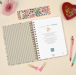 Finocam Agenda Escolar 2025-2026 Moniquilla E10-155x212 Semana Vista Horizontal Jardín A5 Tapa Dura Goma Elástica