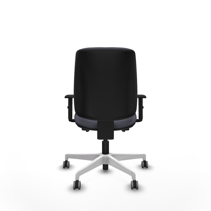 Silla de oficina Alares con mecanismo Sincro/Traslack tapizada con Tela color Gris oscuro. Equipada con Base poliamida blanca, Brazos 1D y Ruedas 65 mm parqué