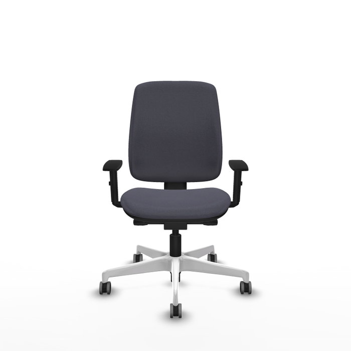 Silla de oficina Alares con mecanismo Sincro/Traslack tapizada con Tela color Gris oscuro. Equipada con Base poliamida blanca, Brazos 1D y Ruedas 65 mm parqué