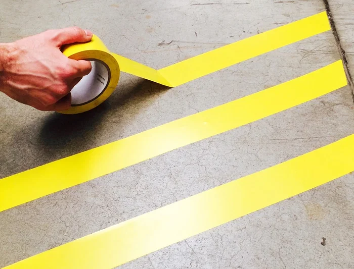 Djois Cinta Adhesiva para Marcaje y Señalización de Suelo, 50 mm x 33 m, Color Amarillo