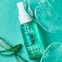 Essence JELLY GRIP Refrescante con Aloe Spray 50 ml, Spray Fijador y Refrescante de Maquillaje con Aloe Vera Hidratante