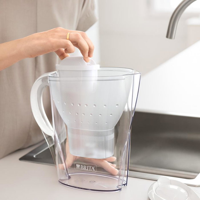 Brita Jarra filtrante Marella azul de 2,4l con 2 filtros Maxtra Pro