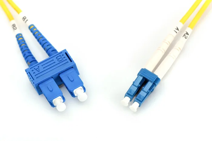 Digitus Cable de conexión de fibra óptica dúplex LC a SC OS2 2m