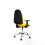 Silla de oficina Algarra con mecanismo Contacto permanente básico tapizada con Similpiel color Amarillo. Equipada con Base cromada, Brazos 1Dy Topes