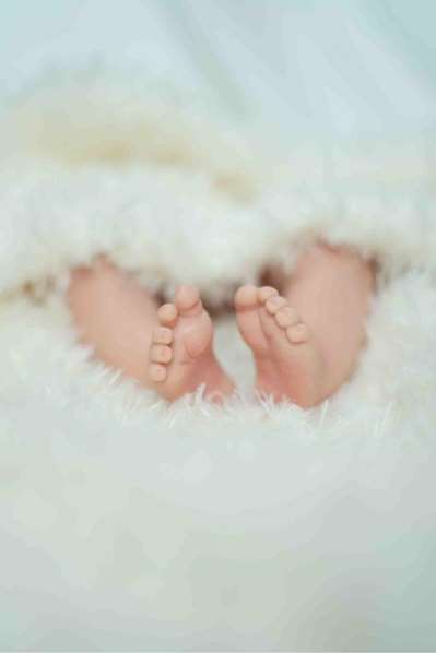 Muñecas Arias - Muñeca real reborn Arias Alma 40 cm cuerpo silicona para niña, incluye manta y doudou (juguete en español)