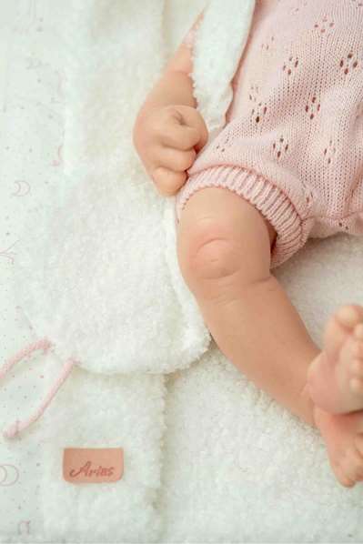Muñecas Arias - Muñeca real reborn Arias Alma 40 cm cuerpo silicona para niña, incluye manta y doudou (juguete en español)