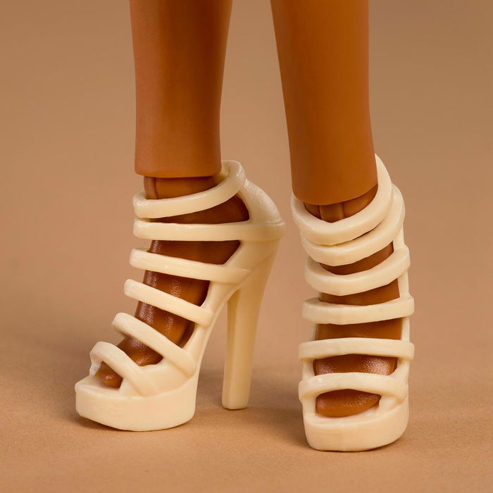 Barbie Signature Basics Muñeca 08 JJX27 Mattel - Vestido Marrón, Recogido Castaño, Articulada, Colección Neutral para +6 años Barbie Signature Basics Muñeca 08 JJX27 Mattel - Vestido Marrón, Recogido Castaño, Articulada, Colección Neutral para +6 años