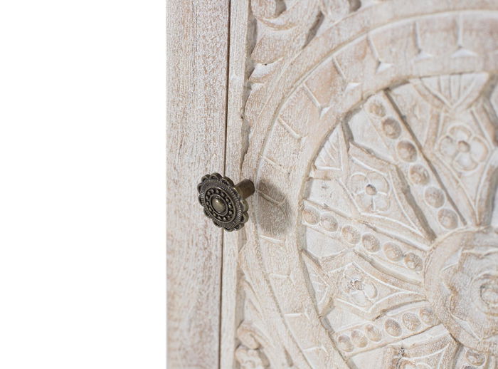 Giner y Colomer Mesita de Mango con Acabado Arena y Puerta Tallada a Mano