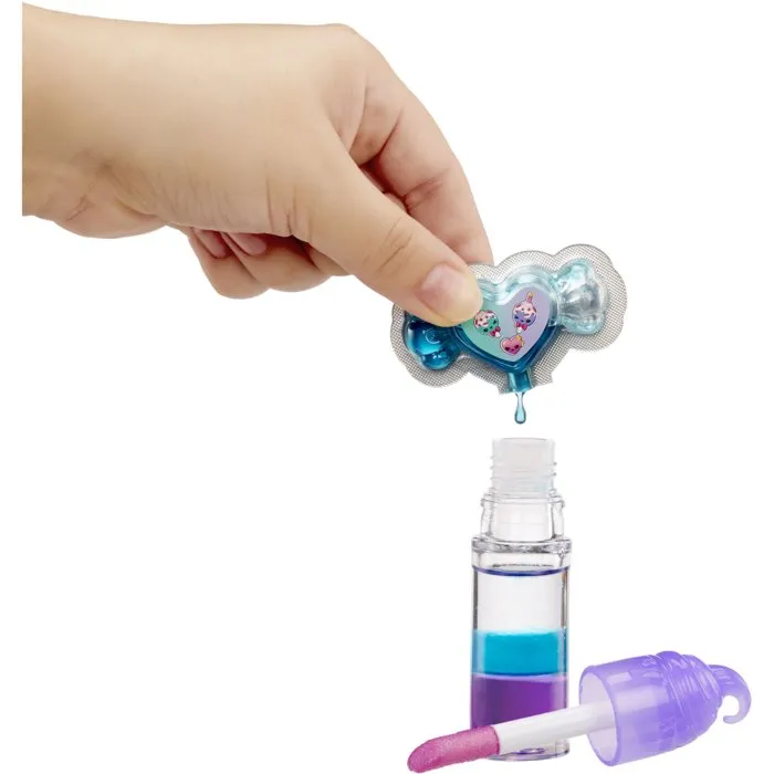 Yummiland Muñeca de brillo labial Carly Cakepop - Combo de cambio de color