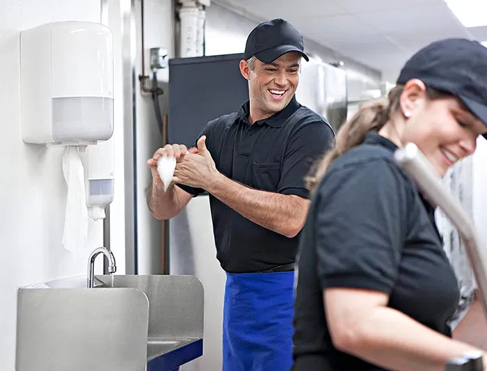 Tork Rollo de Papel Secamanos 2 Capas, 150.2 m, 429 Hojas, Blanco, 19 g/m2, para Dispensador M2, Ecolabel