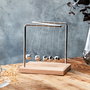 Home Deco Factory Péndulo de Newton Home Deco Factory Altura 15 cm con Base de Madera y Bolas de Metal