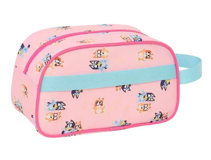 Safta Neceser Bluey Dance con asa adaptable al carro, dimensiones 150x260x120 mm Safta Neceser Bluey Dance con asa adaptable al carro, dimensiones 150x260x120 mm