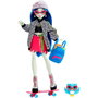 Monster High Hhk58 Muñeca Ghoulia Yelps con Accesorios Sir Hoots A Lot, Falda Rosa, Sudadera y Gorro, Juguete para Niñas +4 Años