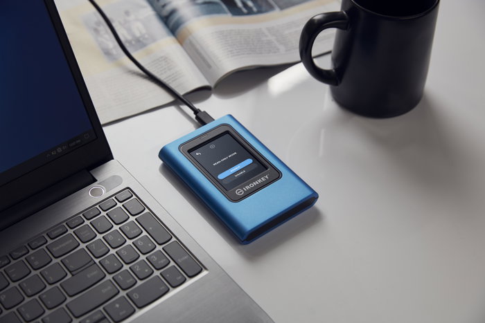 Kingston IronKey Vault Privacy 80 SSD Externo Cifrado 1,92 TB Azul
