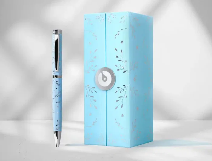 Belius Boligrafo Bella Aluminio Azul Celeste Diseño Plateado Relieve Tinta Azul Caja de Diseño