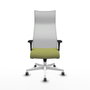 Sillón Albacete con mecanismo Sincro tapizada con Tela color Verde oliva y malla color Blanco. Equipado con Base poliamida blanca, Brazos 1D y Ruedas 65 mm parqué