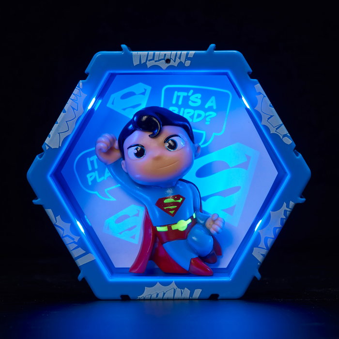 Wow Pods DC Super Friends Superman Figura Coleccionable Interactiva con Luz LED y App 3D Wow Pods DC Super Friends Superman Figura Coleccionable Interactiva con Luz LED y App 3D
