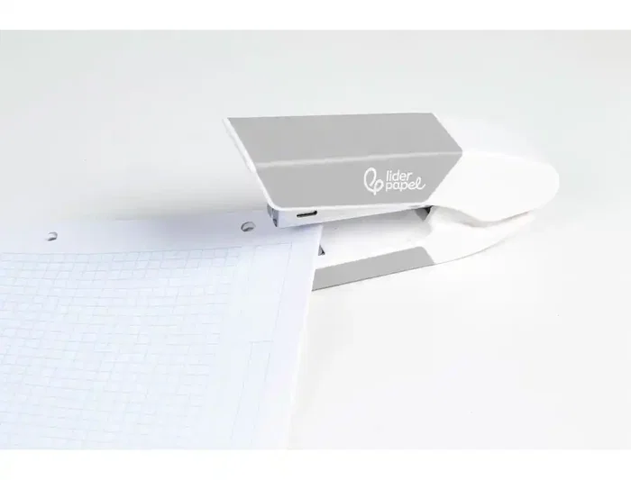 Liderpapel Grapadora Sobremesa con Extraegrapas y 1000 Grapas 26/6, Capacidad 20h, Color Gris